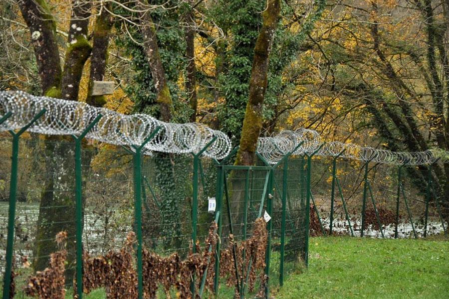 Словения обещает убрать пограничный забор с Егозой