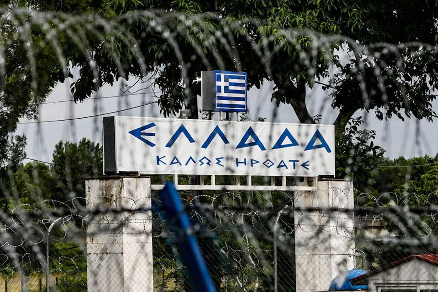 Колючий дріт на кордоні Греції