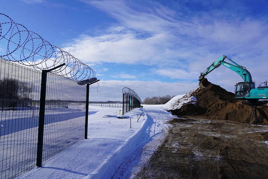 Колючая проволока на границе Эстонии