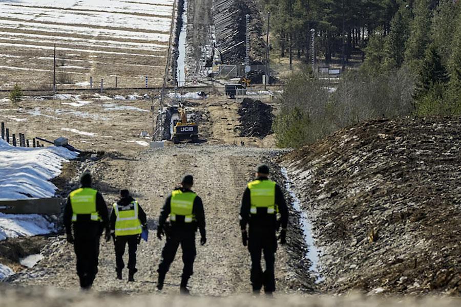 Финляндия продолжает строительство забора с колючей проволокой