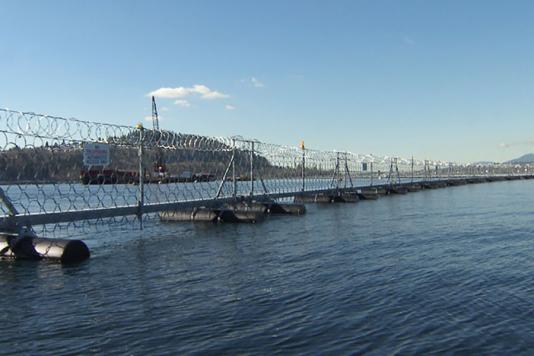 Плавучі загородження з колючого дроту