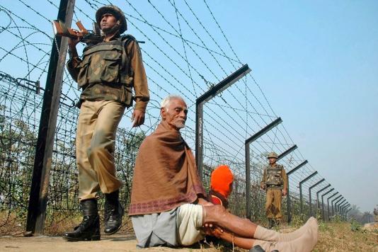 Огорожі з колючого дроту між Індією і Бангладеш