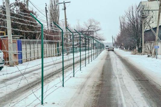 Дружба Народов за колючей проволокой