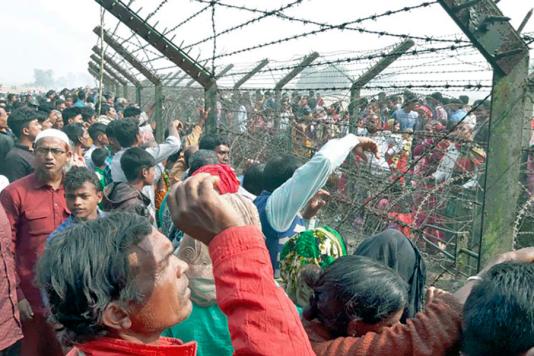 Паркан з колючого дроту на кордоні Індії та Бангладеш