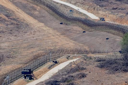 Тропа миру вздовж колючого дроту в ДМЗ