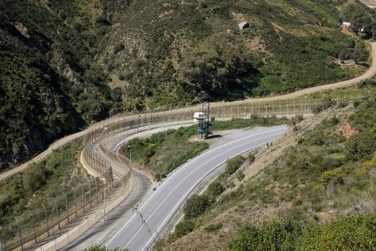 Загородження з колючого дроту в Сеуті