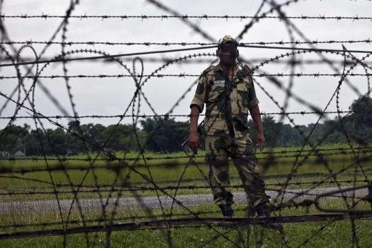 Індія встановить колючий дріт на кордоні з Бангладеш