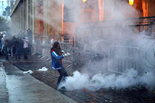 Колючий дріт і масові протести в Бейрутіта