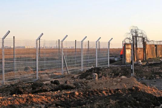 Заміна паркану в аеропорту Одеси