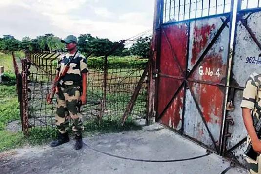 Колючая проволока на границе Индии с Бангладеш