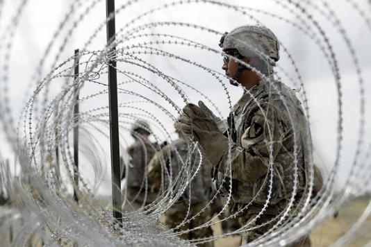 Проволока колючая на мексиканской границе