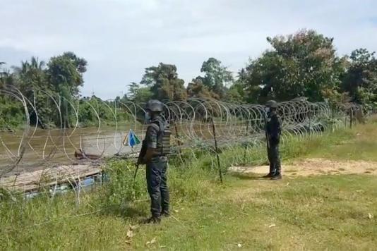 Колючая проволока на границе Малайзии и Таиланда