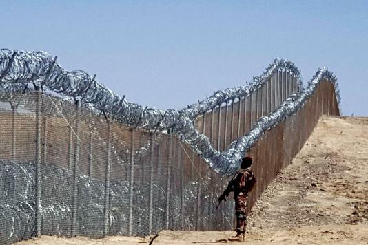 Дріт колючий на кордоні Пакистану з Афганістаном