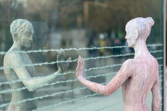 Колючий дріт – пам'ятник в Тбілісі