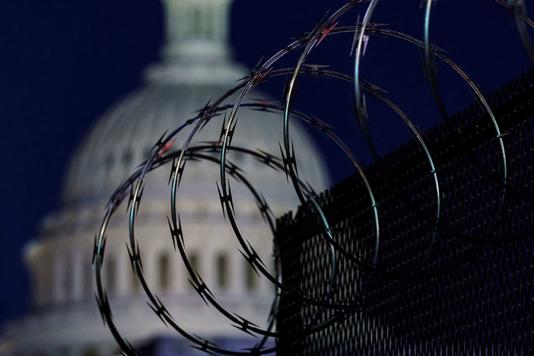 Капитолий за колючей проволокой Егоза