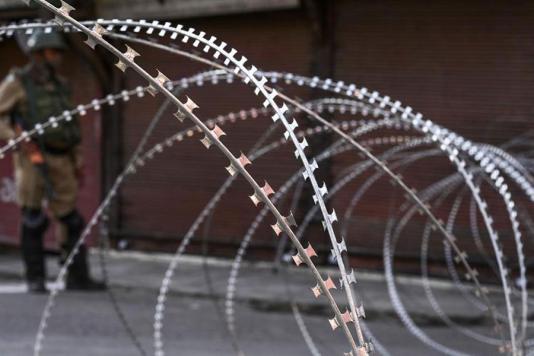 Заміна старої колючого дроту в Джамму