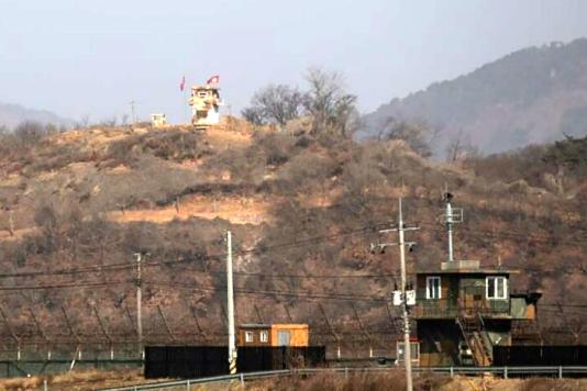 Колючий дріт між Кореями