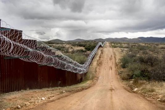 Колючая проволока в Техасе против мигрантов