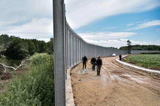 Новий паркан з колючим дротом між Грецією та Туреччиною