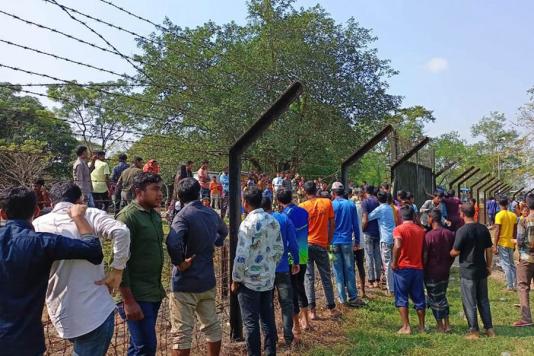 Колючая проволока и Кали Пуджи