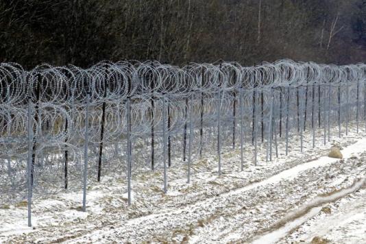 Паркан із колючого дроту навколо Калінінграда