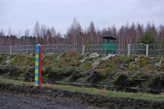 Колючий дріт між Україною та Білоруссю