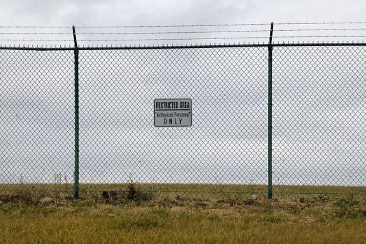 Колючий дріт в аеропорту