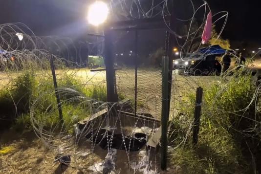 Новий паркан з колючого дроту в Браунсвіллі