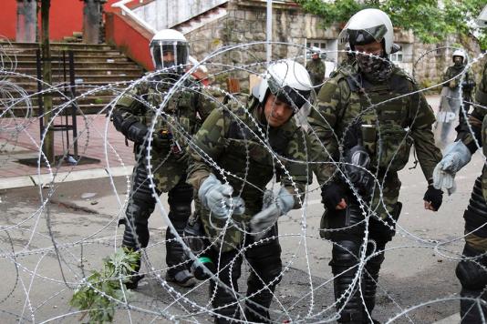 Колючая проволока в Косово