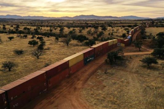 Судові справи про контейнери з колючим дротом закриті