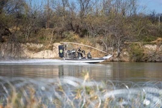 Техас підвищує ставку на колючий дріт