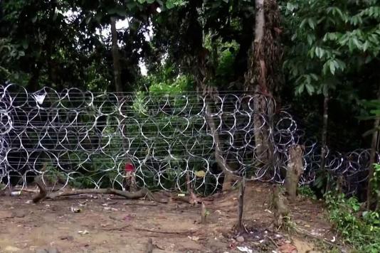 Панама встановлює колючий дріт