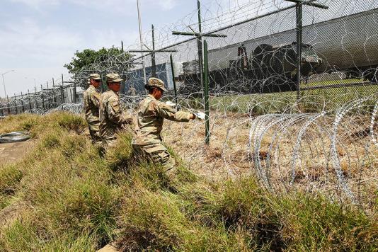 Грег Ебботт закликає до прикордонних бар'єрів