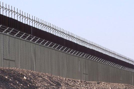 Прикордонний патруль посилює прикордонну стіну