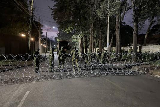 Кенія зводить барикади з колючого дроту