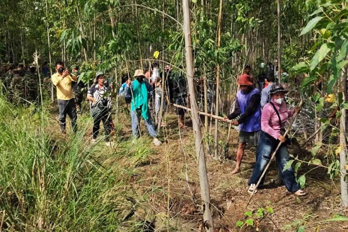 Камбоджа снимает колючую проволоку с территории Таиланда