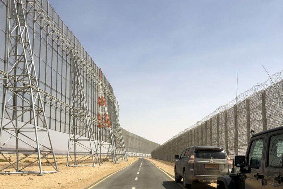 Паркан та колючий дріт для захисту аеропорту в Ізраїлі