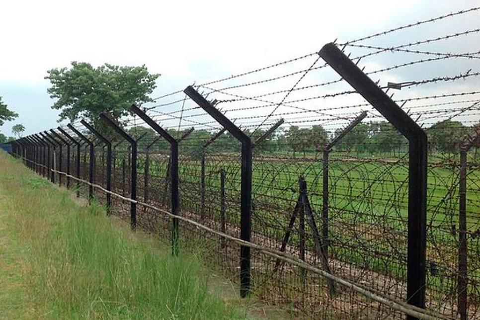 Колючі загородження на індійсько-бангладешському кордоні