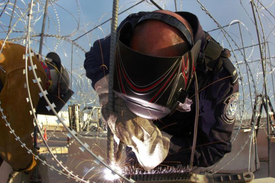 Установка спіральних загороджень з колючого дроту в Ель-Пасо