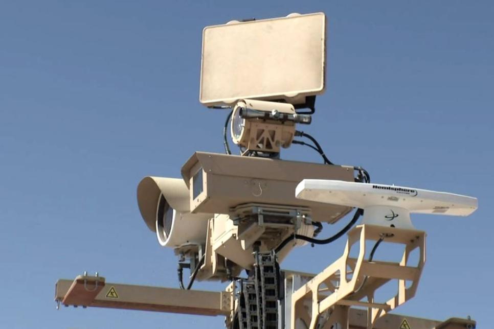 Сучасні радари і камери спостереження на мексиканському кордоні