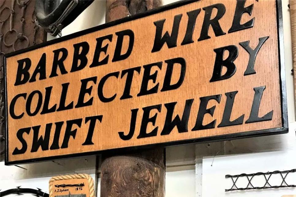 Старинная колючая проволока в Пасо-Роблес