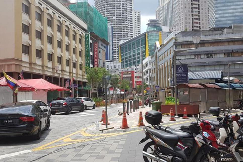 Колючий дріт знято