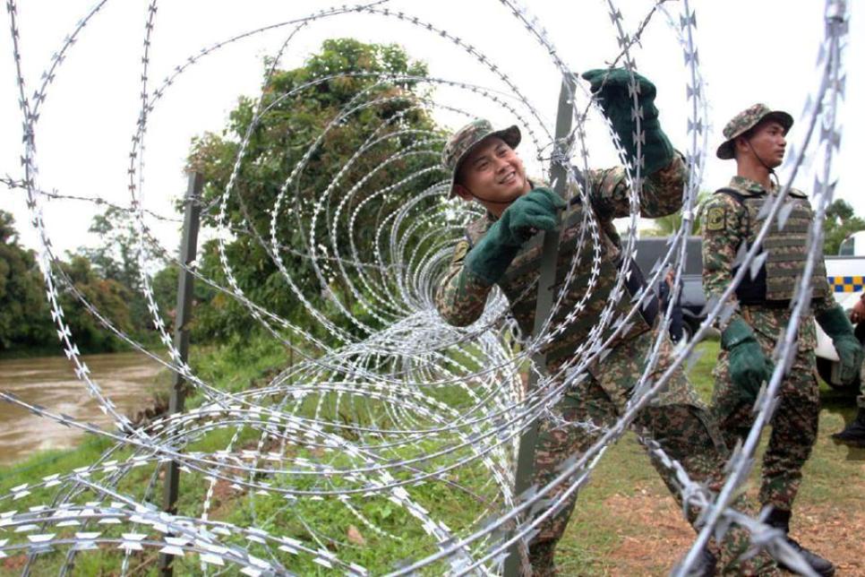 Колючая проволока против мигрантов в Малайзии