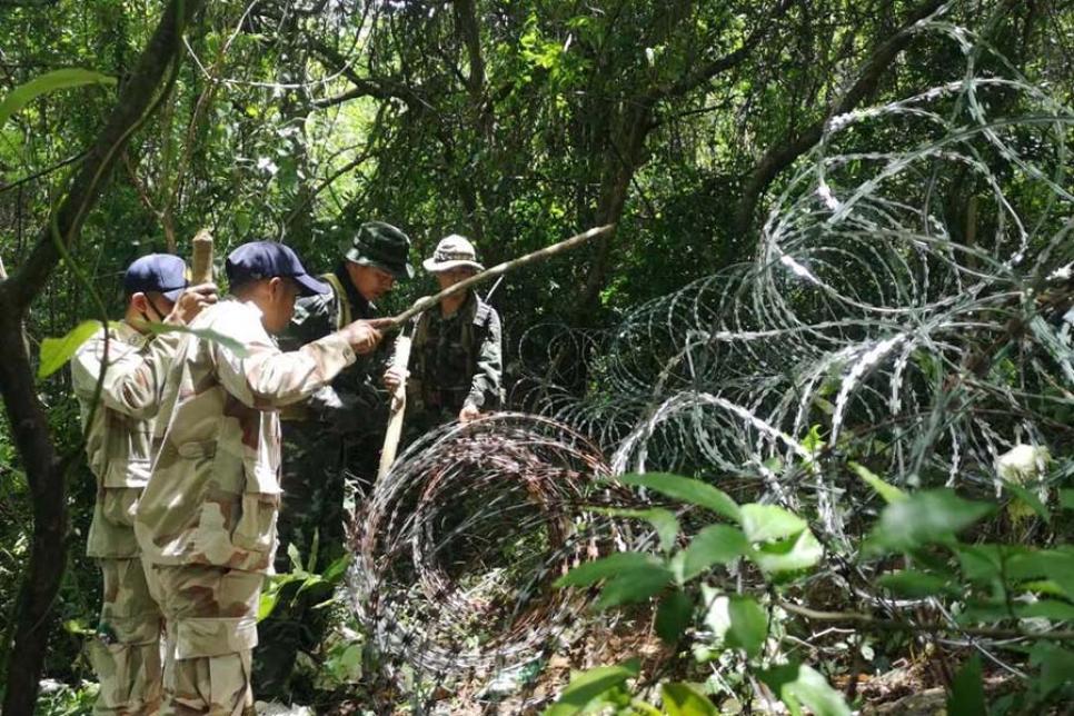 Колючая проволока на границе Таиланда и Бирмы