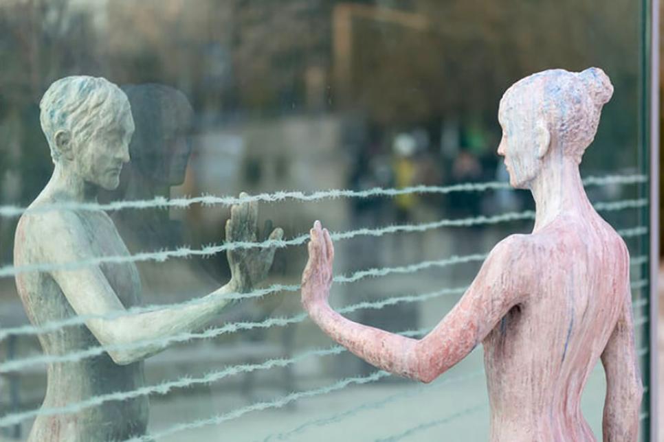 Колючая проволока – памятник в Тбилиси