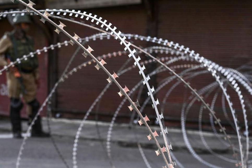 Заміна старої колючого дроту в Джамму