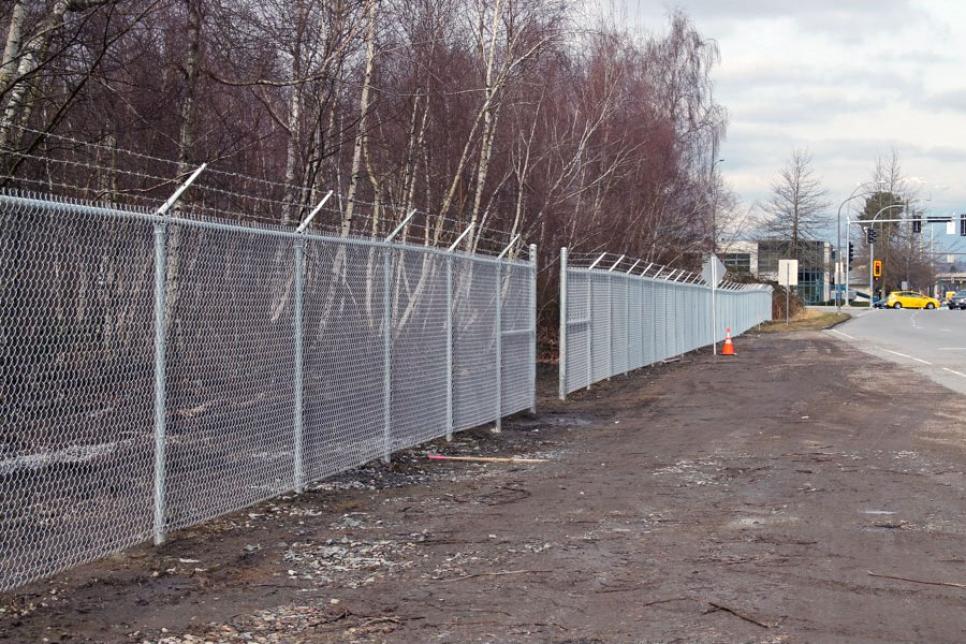 Колючий дріт захищає ліс від пожеж