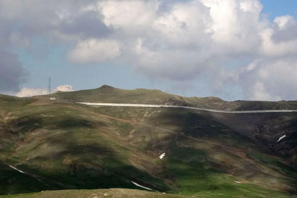 Прикордонна стіна на кордоні Туреччини та Ірану