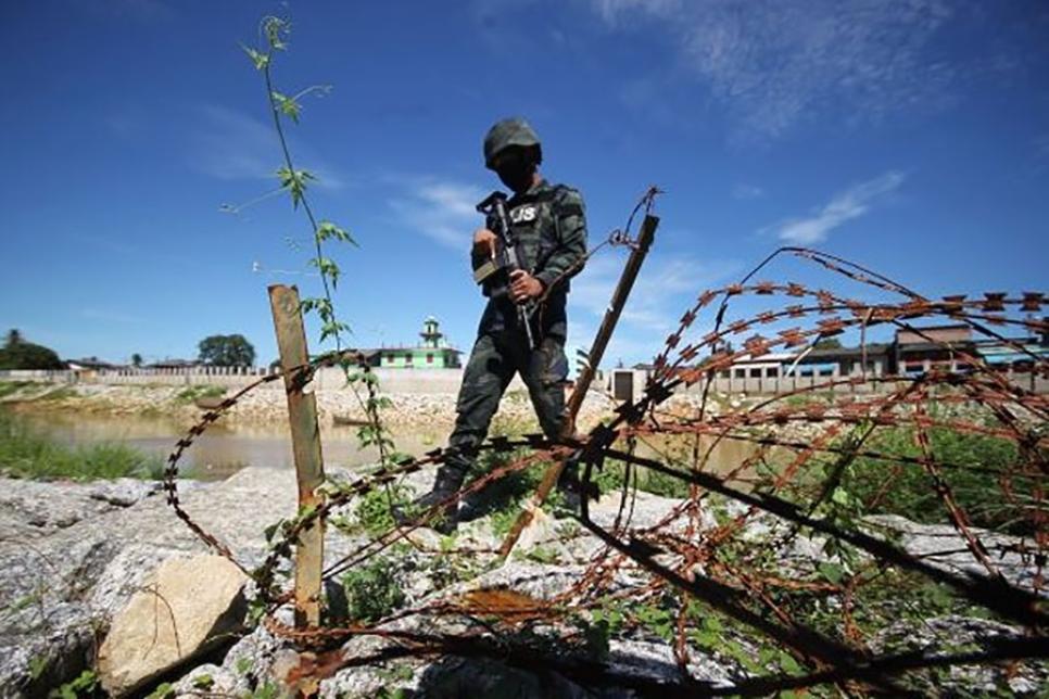 Стена с колючей проволокой нужна на границе Малайзии