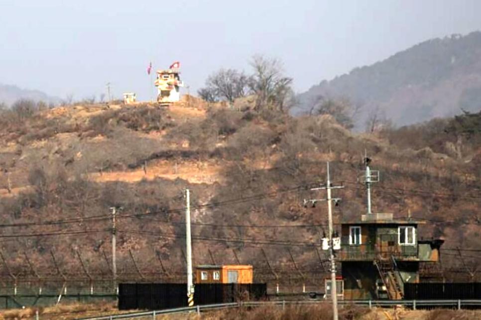 Колючий дріт між Кореями